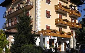 Hotel Aurora Fondo